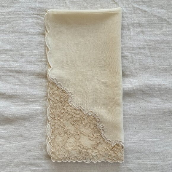 4ct Ivory and Cream Lace Linen Napkin - Picture 9 of 16